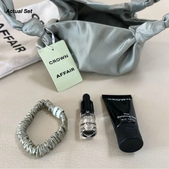 NWT: CROWN AFFAIR KNOT BAG WITH MINIS GIFT SET (O/S)